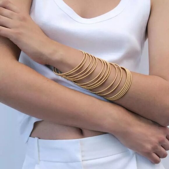 NWT ZARA WOMEN'S GOLDEN PACK OF METALLIC TEXTURE BANGLE BRACELETS 4340/201 - Picture 1 of 6